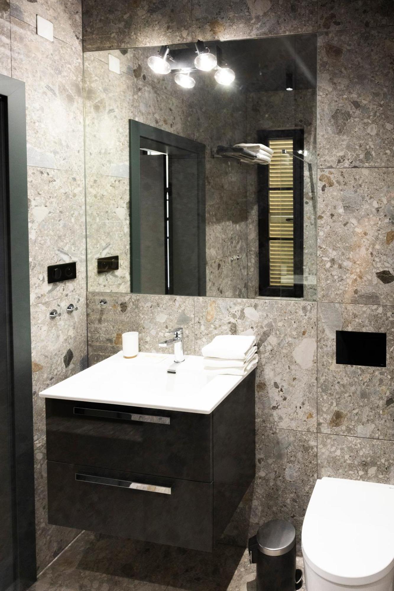 Family Room Private Bathroom